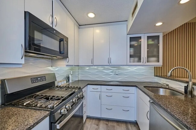 Photo - 147 Kelton St Unit 715