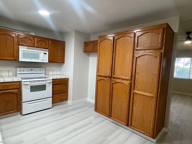 Photo - 3+2 READY NOW! $1,495.00