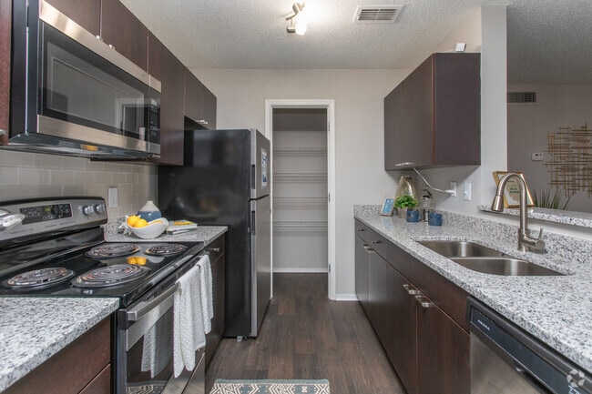 2BR, 1BA - 1146SF - Clairmont Reserve Apartment Homes