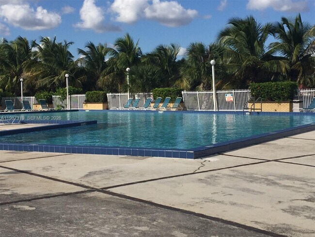 Building Photo - 14211 N Kendall Dr Unit 201E