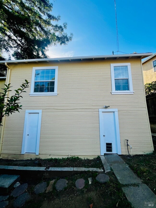 Photo - 11 B St