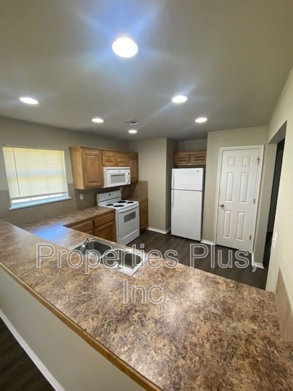 Photo - 982 Clearwater Cir