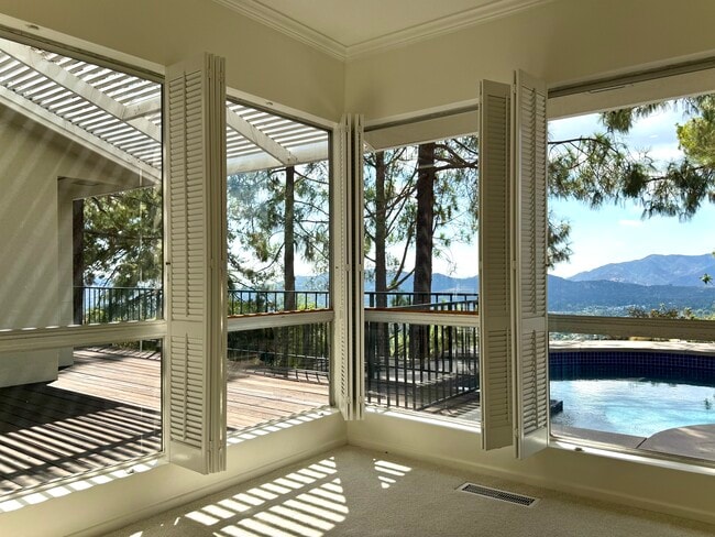 Photo - 490 Starlight Crest Dr