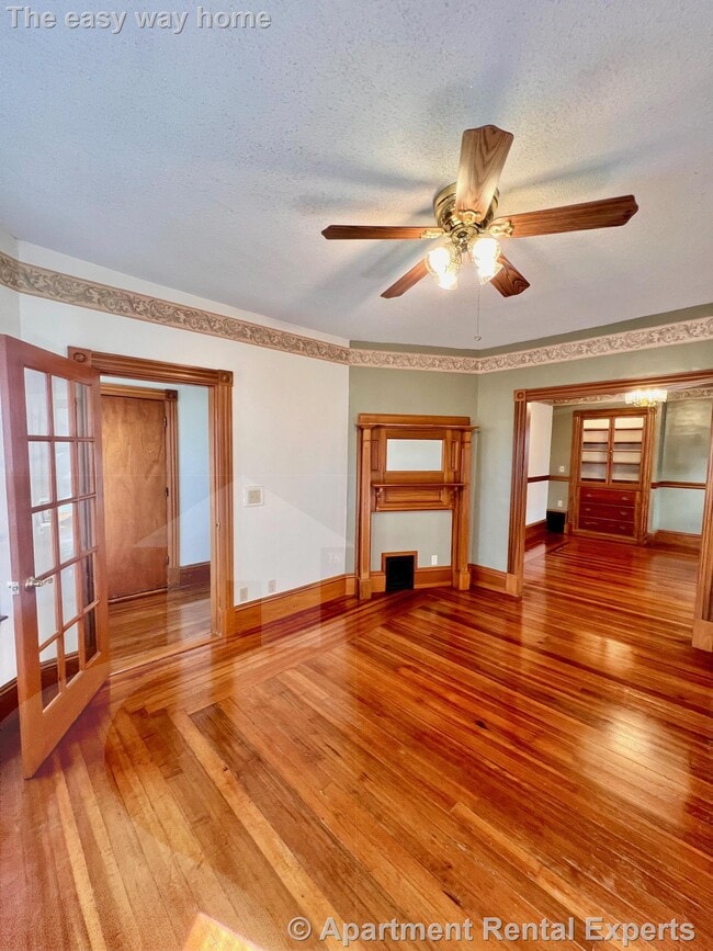 Photo - 22 Temple St