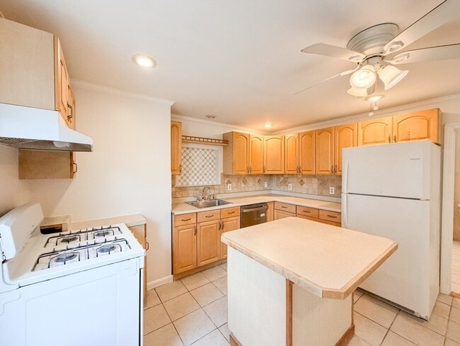 Building Photo - 102 Dysart St