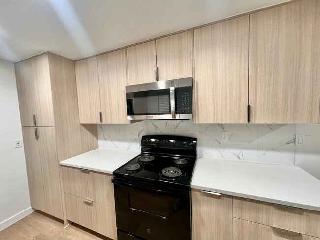 New Microwave - 6722 S Monroe St Unit B