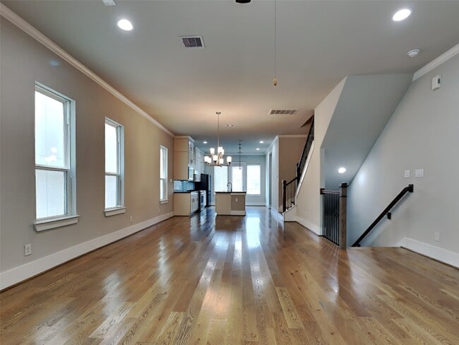 Building Photo - 1313 W 24th St Rental