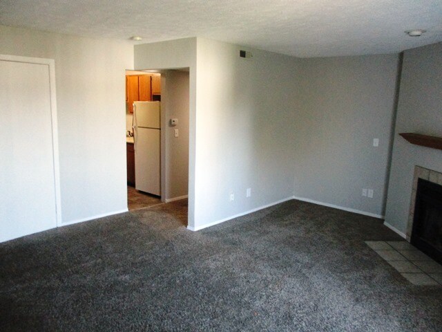 3005 Lisa Dr