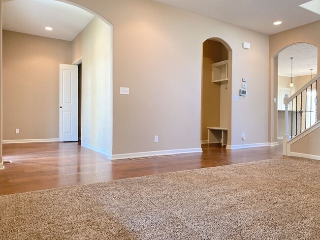 Photo - Beautiful & Nearly new SW Chalco area 4 be...