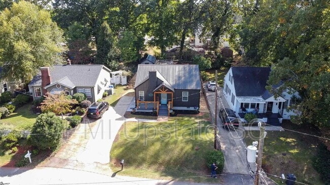 Photo - 105 McMakin Dr