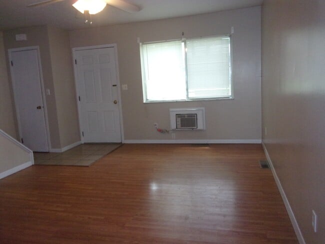 Building Photo - 476 Laurel Woods Dr