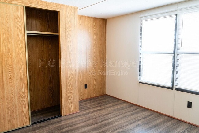 Photo - 805 Hillvale Rd