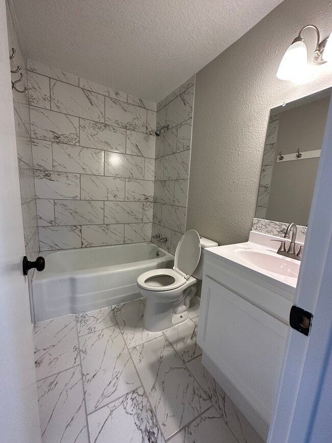 Photo - 1810 Edgewood St