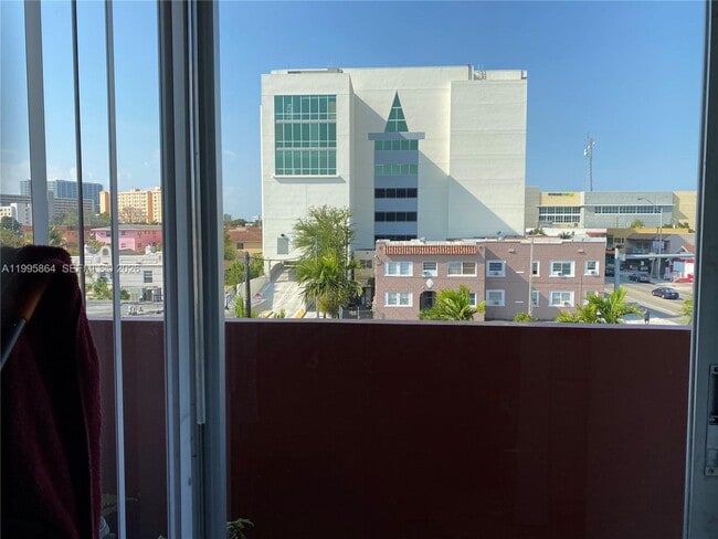 Photo - 420 NW 12th Ave Unidad 43