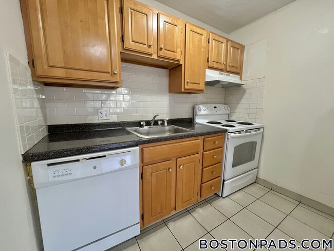 Building Photo - 75 Gardner St