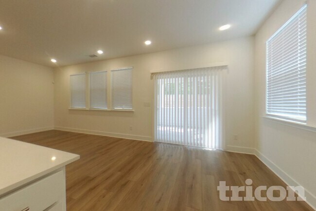 Photo - 73 Mayhaw Pt