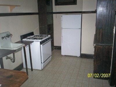 Photo - 106 S Hancock St Apartamentos