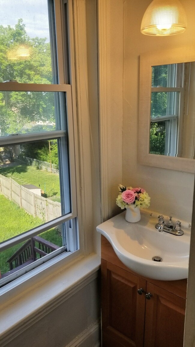 Photo - 615 S Matlack St