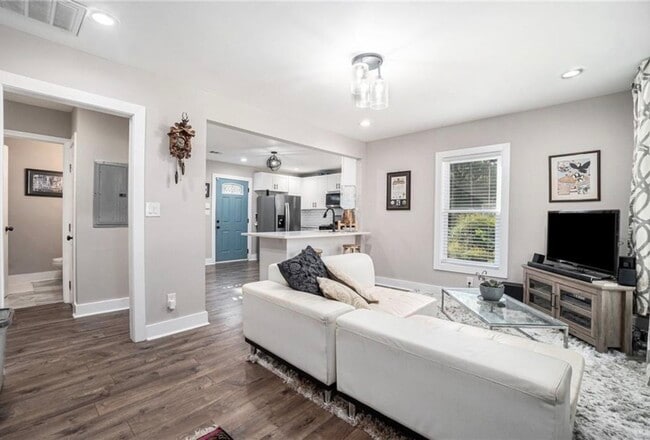 Photo - 671 Center Hill Ave NW