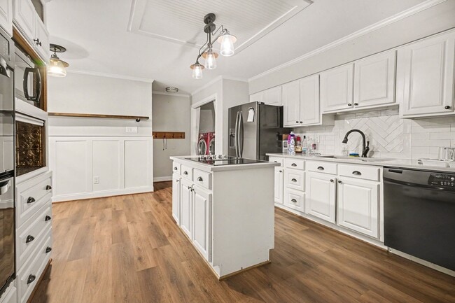 Photo - 18242 Lakeside Ln