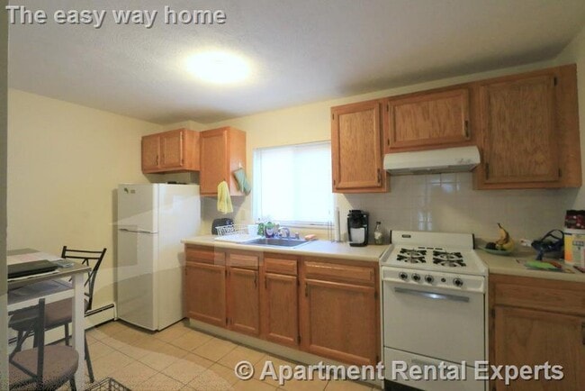 Building Photo - 128 Pine St Unit #3