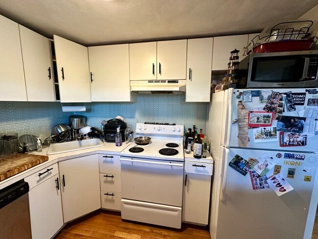 Photo - 279 Newbury St Unidad 279-1