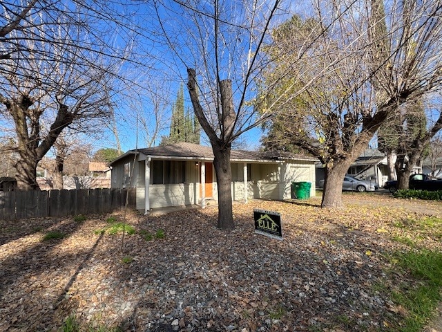 Building Photo - 644 W 4th Ave