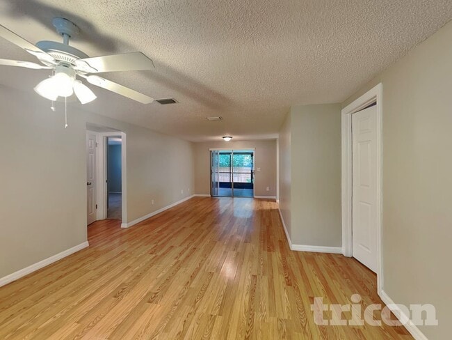 Photo - 18307 Oakdale Rd