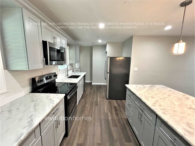 Photo - 1095 Longshore Dr