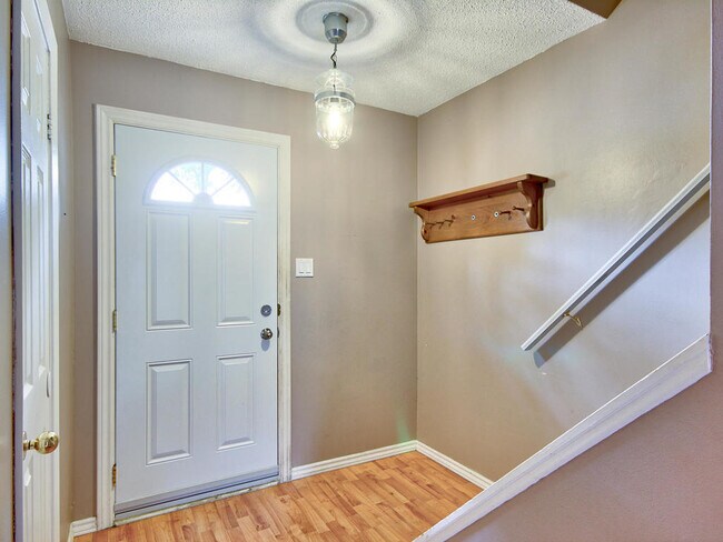 Photo - CORNER 3BD TOWNHOME ON SOUTHDALE RD W Unit 152