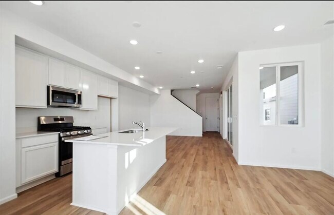 Photo - 2875 Taryn St