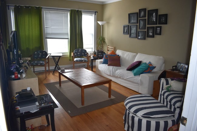 Photo - 3239 Damen N Ave Unit 2