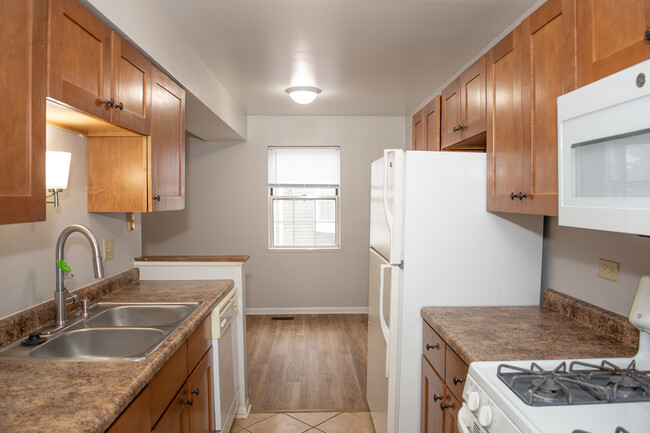 Photo - 608 N Lake Shore Dr Townhome