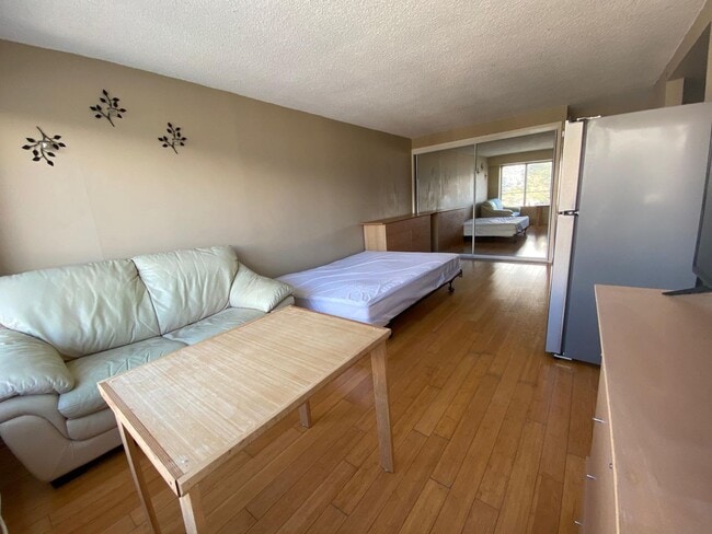 Photo - Furnished Studio at Regency Tower * Parking * AC Unidad 4004