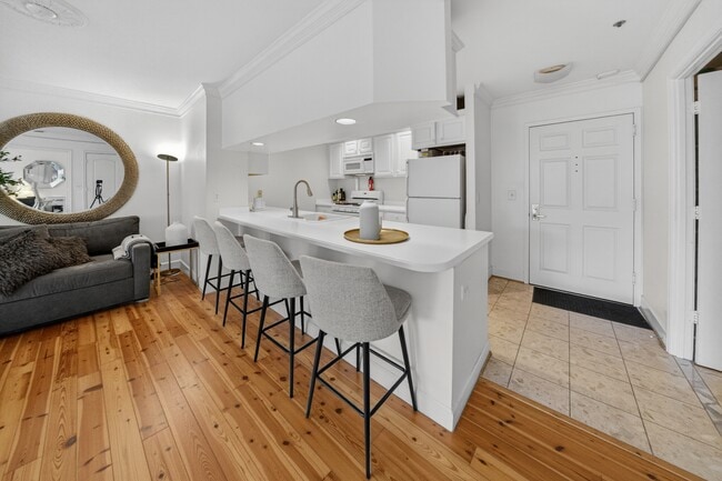 Photo - 1050 N Stuart St