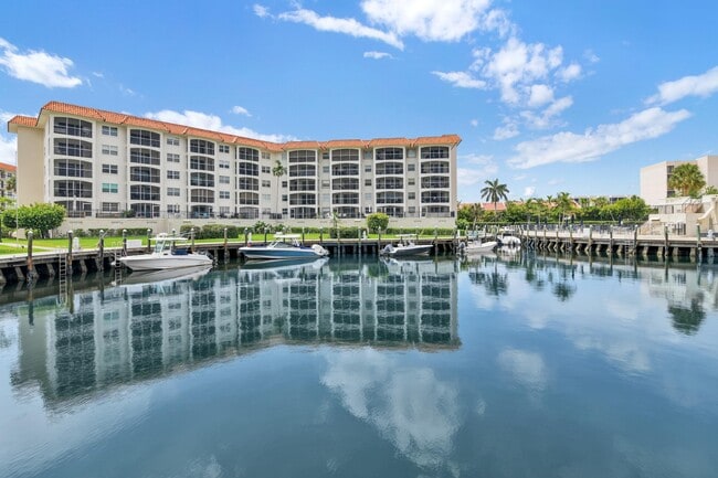 Building Photo - 2871 N Ocean Blvd Unit M340 Rental