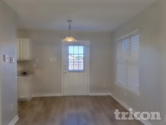 Photo - 815 Wyndham Pl