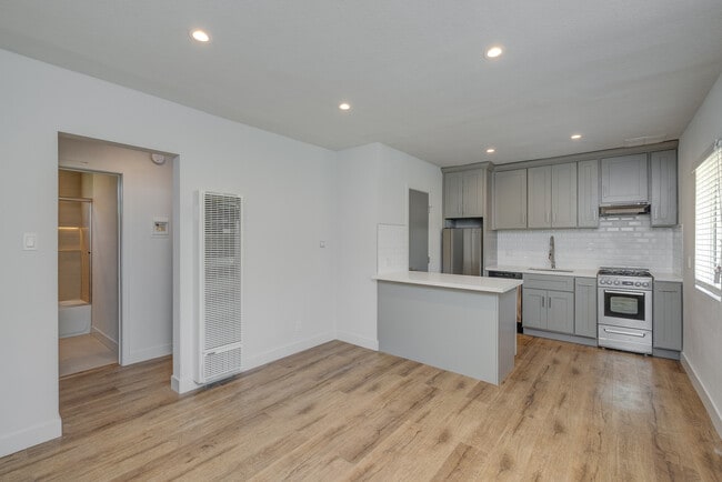Building Photo - 4136 Grandview Rental