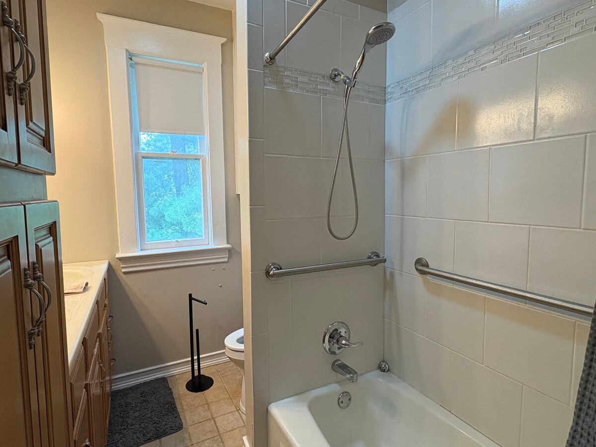Photo - 438 Jefferson St