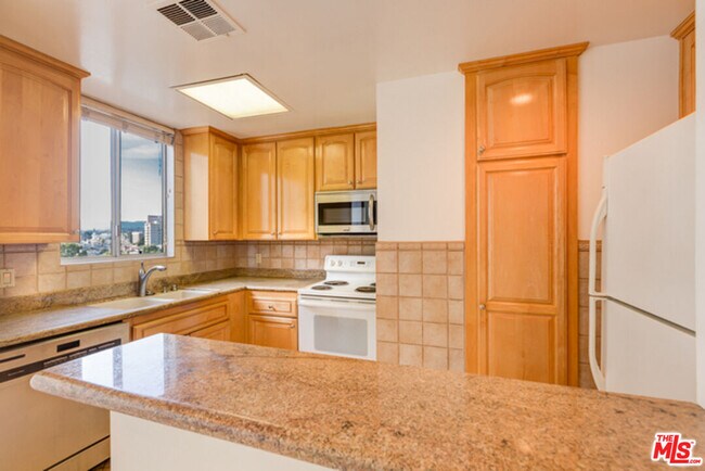 Building Photo - 10747 Wilshire Blvd Unit 905
