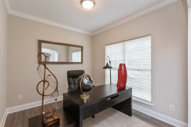 Office - 906 Balsam Terrace