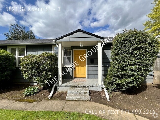 Building Photo - 5821 SE Knapp St Rental
