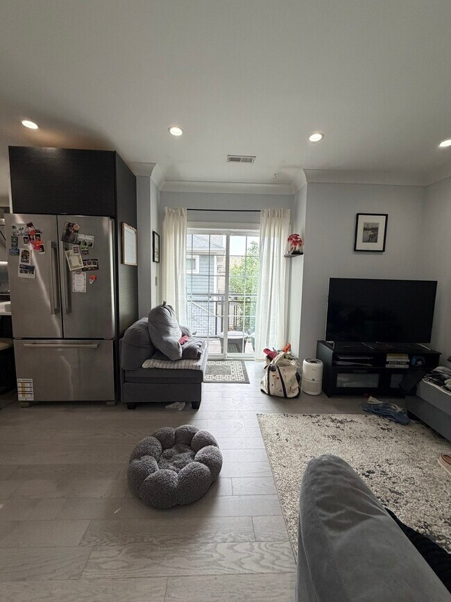 Photo - 2145 W Fletcher St Unit 3R