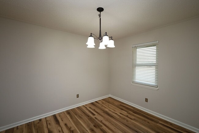 Photo - 282 Parkview Cir