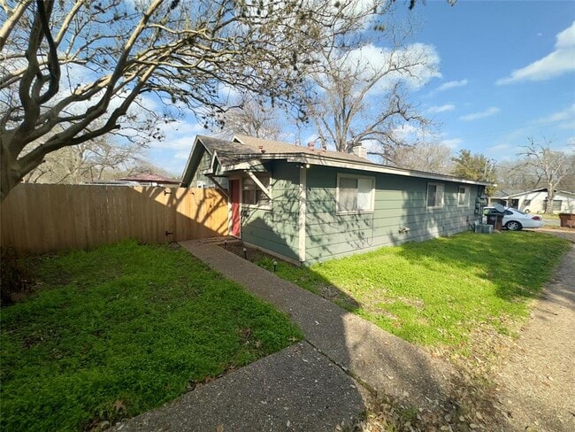 Photo - 309 Guadalupe St
