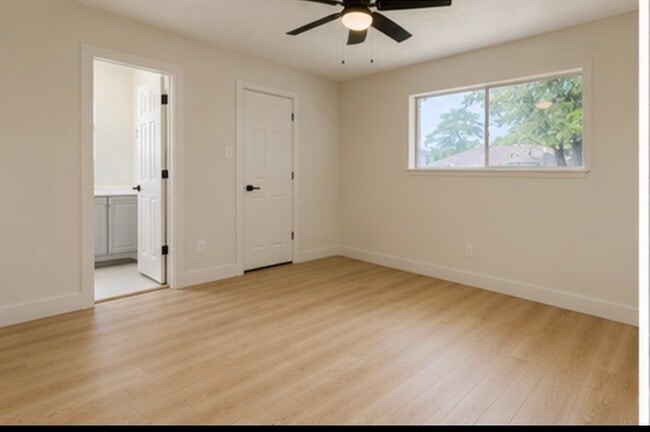 Photo - 229 Oxford Dr