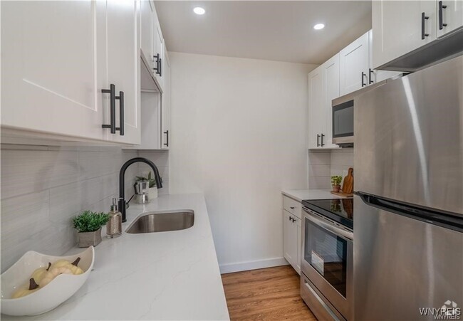 Building Photo - 538 Linwood Ave Rental