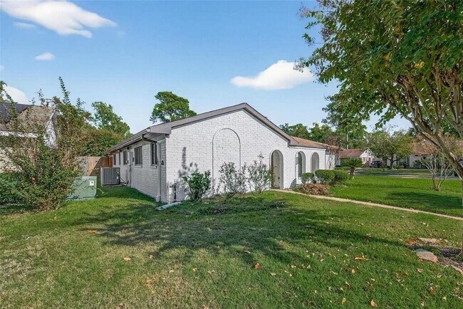 17418 Largs Cir