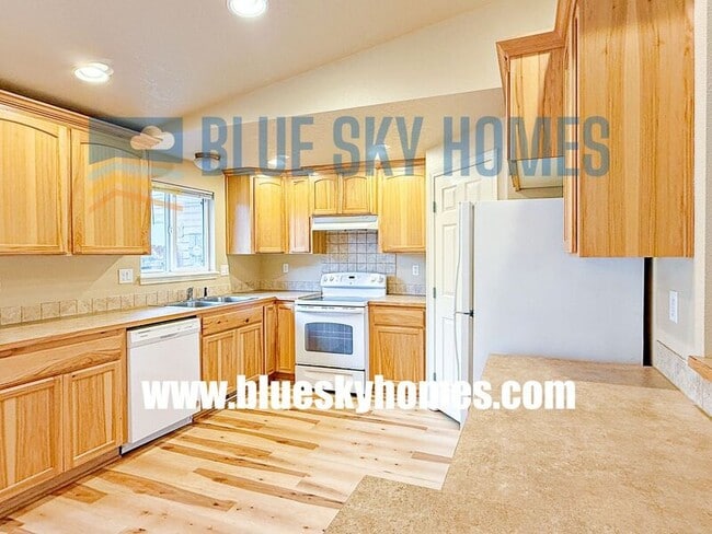 Photo - 1011 E Victory Rd