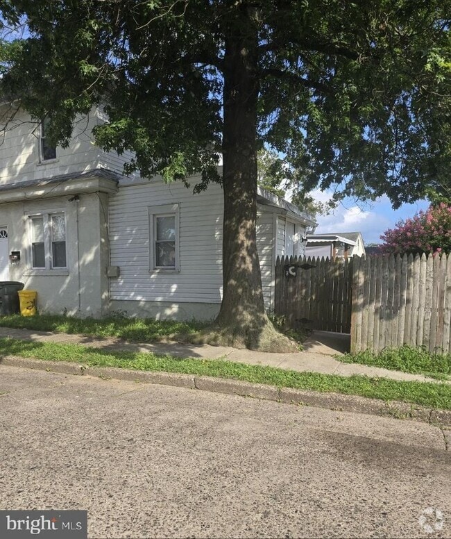 Building Photo - 2401 41st St Unit C-C Rental